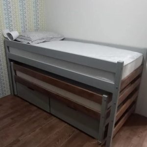 cama doble con cajas