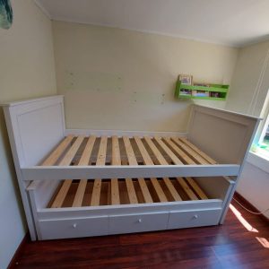 cama doble con cajas