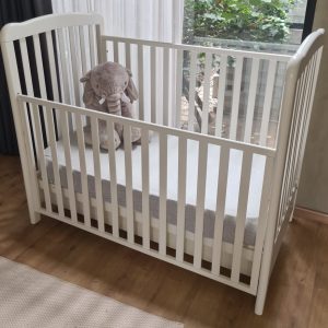 Cuna/cama de madera sólida con colchón,  Pottery Barn