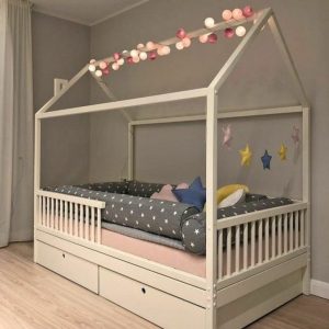 cama casa  con cajas