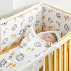 Funda protector cuna Rey de la Selva reversible mostaza