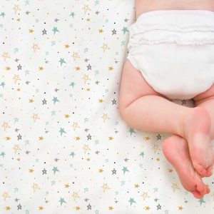 Sábana bajera capazo y cuco noche estrellada mostaza