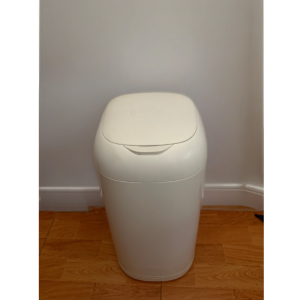 Bote de pañales, Genie