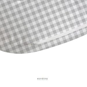 Cojín de lactancia vichy gris