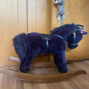 Mecedora forma de Caballo, Sin marca