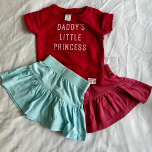 2 faldas y 1 playera, 6-9 meses, Varios