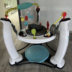 Brincolin Musical para bebe, Evenflo