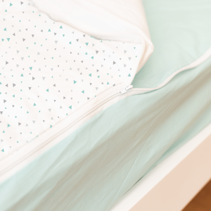 Saco nórdico cama triángulos gris y mint bajera mint