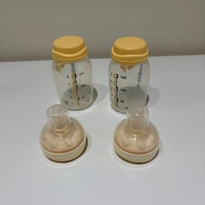 Par de biberones, Medela